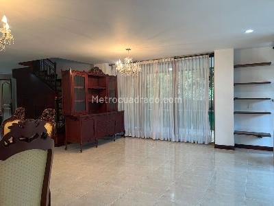 Casa en arriendo en El Poblado, Medellín · foto 2 de 18