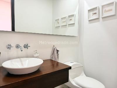Apartamento de 2 alcobas en venta en El Poblado, Medellín, 188 m² · foto 18 de 19