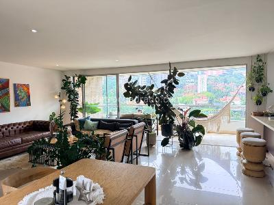 Apartamento de 2 alcobas en venta en El Poblado, Medellín, 188 m² · foto 2 de 19