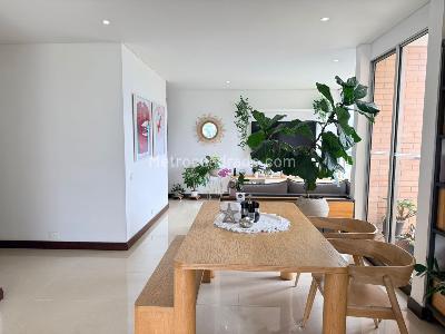 Apartamento de 2 alcobas en venta en El Poblado, Medellín, 188 m² · foto 4 de 19