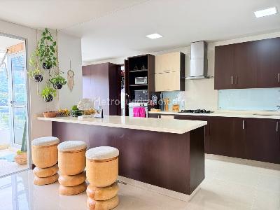 Apartamento de 2 alcobas en venta en El Poblado, Medellín, 188 m² · foto 7 de 19
