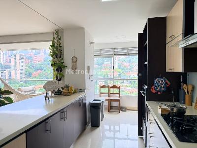 Apartamento de 2 alcobas en venta en El Poblado, Medellín, 188 m² · foto 9 de 19