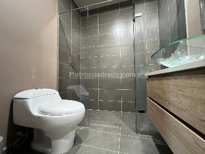 Apartamento de 2 alcobas en venta en El Poblado, Medellín, 113 m² · foto 11 de 12
