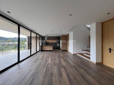 Casa de 3 alcobas en venta en Rionegro, Rionegro, 334 m² · foto 2 de 13