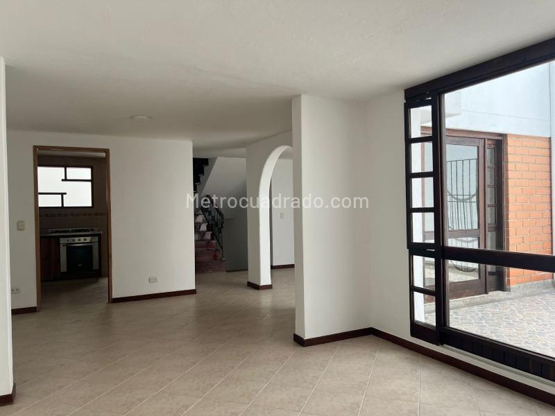 Casa – Envigado, Valle de Aburrá - Más
