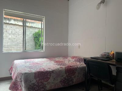 Casa de 4 alcobas en venta en El Poblado, Medellín, 217 m² · foto 15 de 18