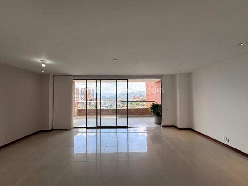 Apartamento en Arriendo, EL POBLADO, Medellín - Widok 3