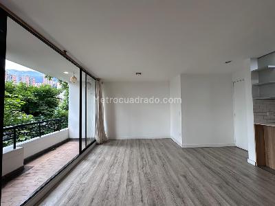 Apartamento de 2 alcobas en arriendo en Los Naranjos, Medellín, 61 m² · foto 2 de 17