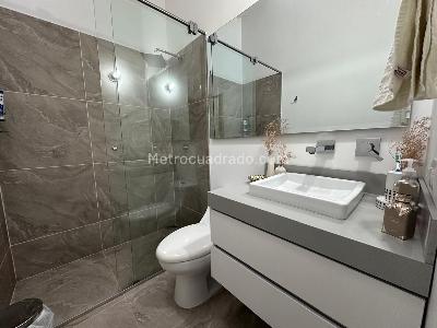 Casa de 5 alcobas en venta en El Poblado, Medellín, 250 m² · foto 18 de 20