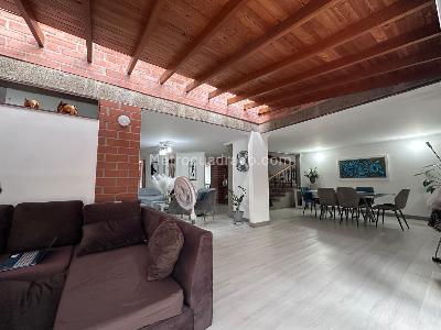 Casa de 5 alcobas en venta en El Poblado, Medellín, 250 m² · foto 3 de 20