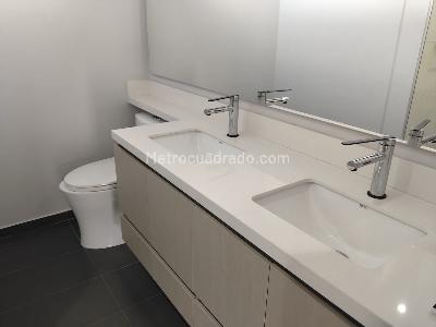 Apartamento de 3 alcobas en arriendo en El Poblado, Medellín, 148 m² · foto 16 de 18