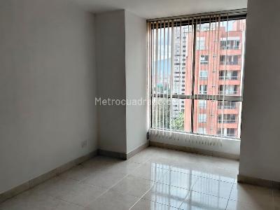 Apartamento de 3 alcobas en arriendo en Castropol, Medellín, 95 m² · foto 9 de 18