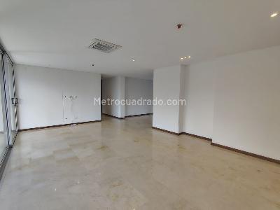 Apartamento de 3 alcobas en arriendo en El Poblado, Medellín, 161 m² · foto 2 de 18