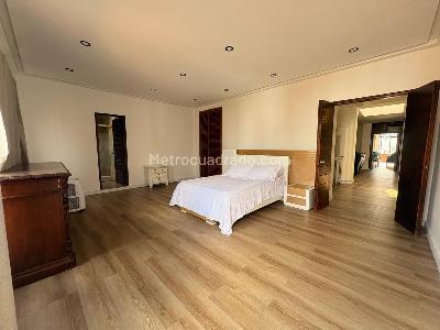 Apartamento de 3 alcobas en arriendo en El Poblado, Medellín, 258 m² · foto 14 de 18
