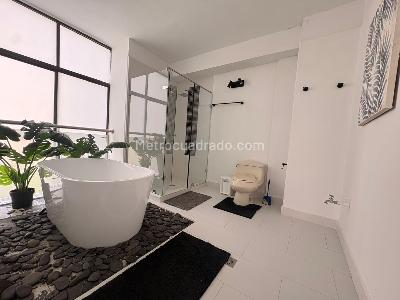 Apartamento de 3 alcobas en venta en El Poblado, Medellín, 258 m² · foto 16 de 18