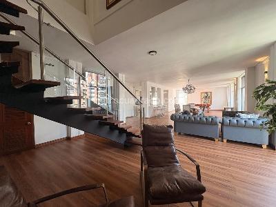 Apartamento de 3 alcobas en venta en El Poblado, Medellín, 258 m² · foto 3 de 18