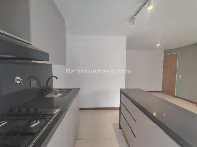 Apartamento de 2 alcobas en arriendo en El Poblado, Medellín, 65 m² · foto 6 de 14