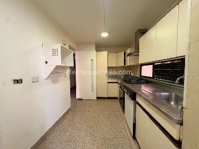 Apartamento en venta en El Poblado, Medellín · foto 3 de 14