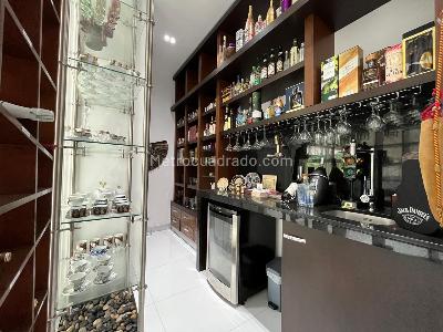 Casa de 5 alcobas en venta en El Poblado, Medellín, 1100 m² · foto 10 de 20
