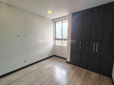 Apartamento de 2 alcobas en venta en El Poblado, Medellín, 127 m² · foto 14 de 19