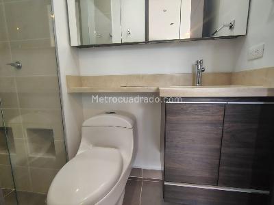Apartamento de 2 alcobas en venta en El Poblado, Medellín, 127 m² · foto 18 de 19