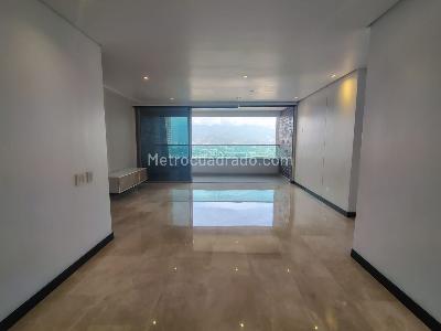 Apartamento de 2 alcobas en venta en El Poblado, Medellín, 127 m² · foto 4 de 19