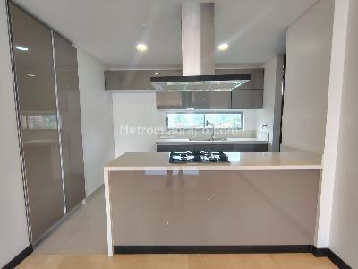 Apartamento de 2 alcobas en venta en El Poblado, Medellín, 127 m² · foto 5 de 19