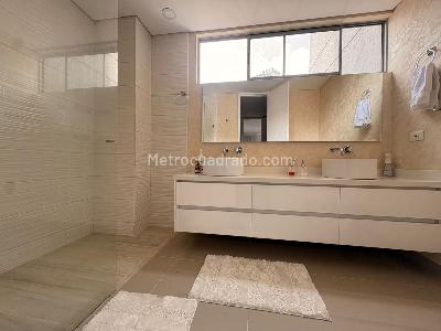 Apartamento de 3 alcobas en venta en El Poblado, Medellín, 153 m² · foto 18 de 20
