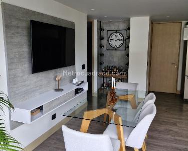 Apartamento de 2 alcobas en venta en El Poblado, Medellín, 68 m² · foto 2 de 14
