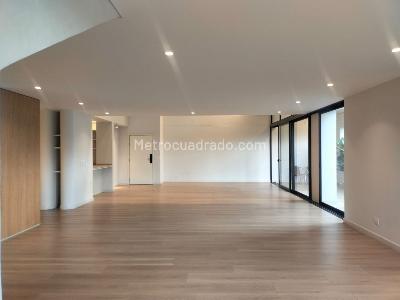 Apartamento de 3 alcobas en venta en El Poblado, Medellín, 320 m² · foto 2 de 18