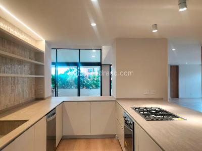 Apartamento de 3 alcobas en venta en El Poblado, Medellín, 320 m² · foto 6 de 18