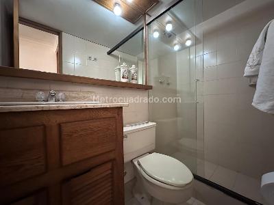 Apartamento de 2 alcobas en venta en El Poblado, Medellín, 90 m² · foto 14 de 15