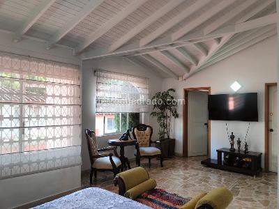 Casa en arriendo en El Poblado, Medellín · foto 10 de 19