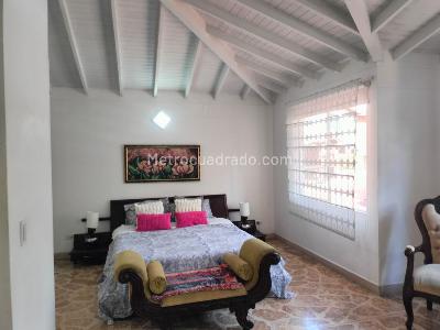 Casa en arriendo en El Poblado, Medellín · foto 8 de 19