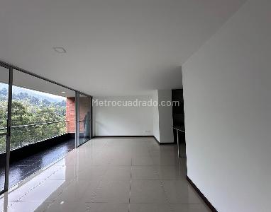 Apartamento de 2 alcobas en arriendo en El Tesoro, Medellín, 86 m² · foto 3 de 16