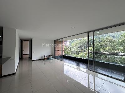 Apartamento de 2 alcobas en arriendo en El Tesoro, Medellín, 86 m² · foto 4 de 16
