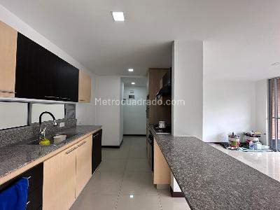 Apartamento de 2 alcobas en arriendo en El Tesoro, Medellín, 86 m² · foto 7 de 16