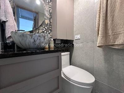 Apartamento de 3 alcobas en arriendo en El Poblado, Medellín, 68 m² · foto 13 de 14