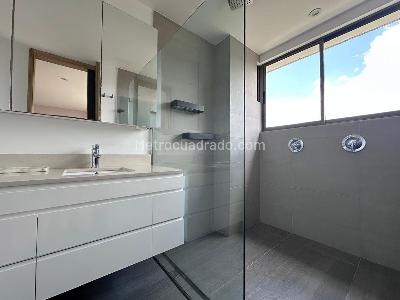 Apartamento de 3 alcobas en venta en El Poblado, Medellín, 220 m² · foto 19 de 20