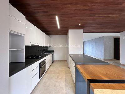 Apartamento de 3 alcobas en venta en El Poblado, Medellín, 220 m² · foto 8 de 20