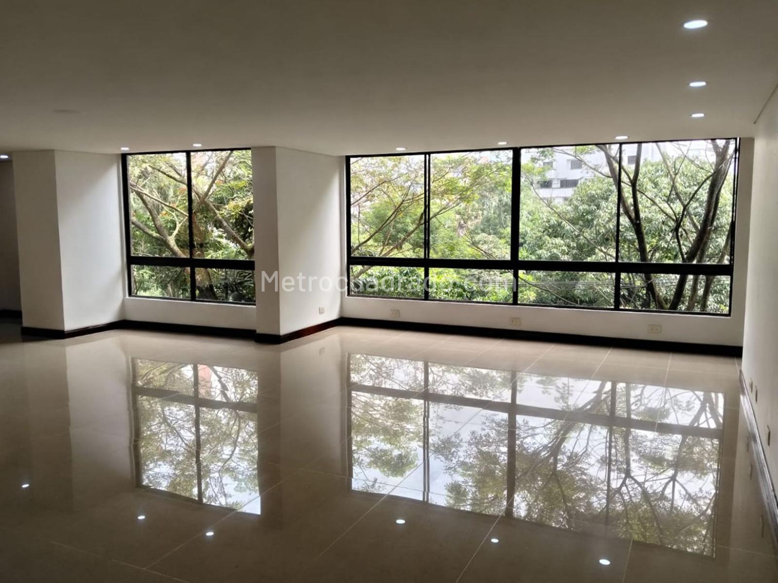 Apartamento de 4 habitaciones en venta en El Poblado, Medellín — imagen 1 de 20