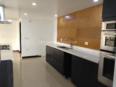 Apartamento de 4 alcobas en venta en El Poblado, Medellín, 295 m² · foto 7 de 20