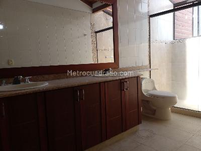 Casa de 3 alcobas en venta en El Poblado, Medellín, 251 m² · foto 17 de 19