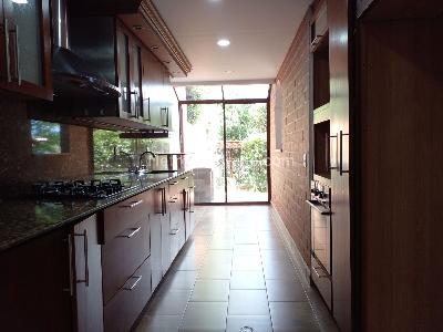 Casa de 3 alcobas en venta en El Poblado, Medellín, 251 m² · foto 6 de 19