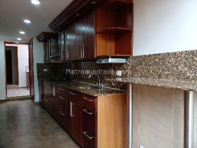 Casa de 3 alcobas en venta en El Poblado, Medellín, 251 m² · foto 7 de 19