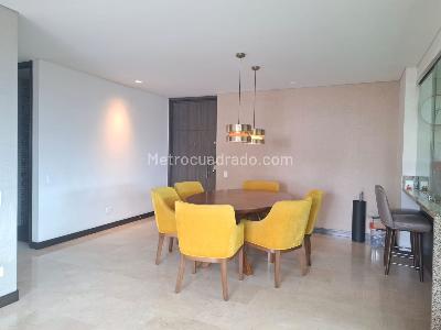 Apartamento de 3 alcobas en venta en El Poblado, Medellín, 150 m² · foto 2 de 18