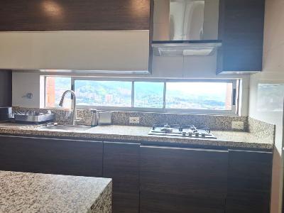 Apartamento de 3 alcobas en venta en El Poblado, Medellín, 150 m² · foto 7 de 18