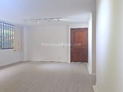 Apartamento de 2 alcobas en arriendo en Patio Bonito, Medellín, 140 m² · foto 2 de 12