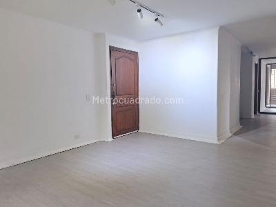 Apartamento de 2 alcobas en arriendo en Patio Bonito, Medellín, 140 m² · foto 3 de 12