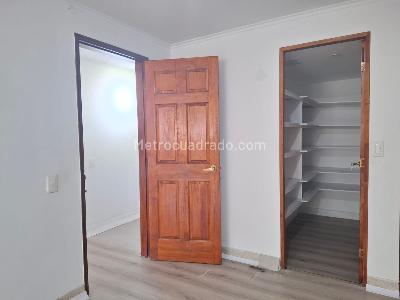 Apartamento de 2 alcobas en arriendo en Patio Bonito, Medellín, 140 m² · foto 8 de 12